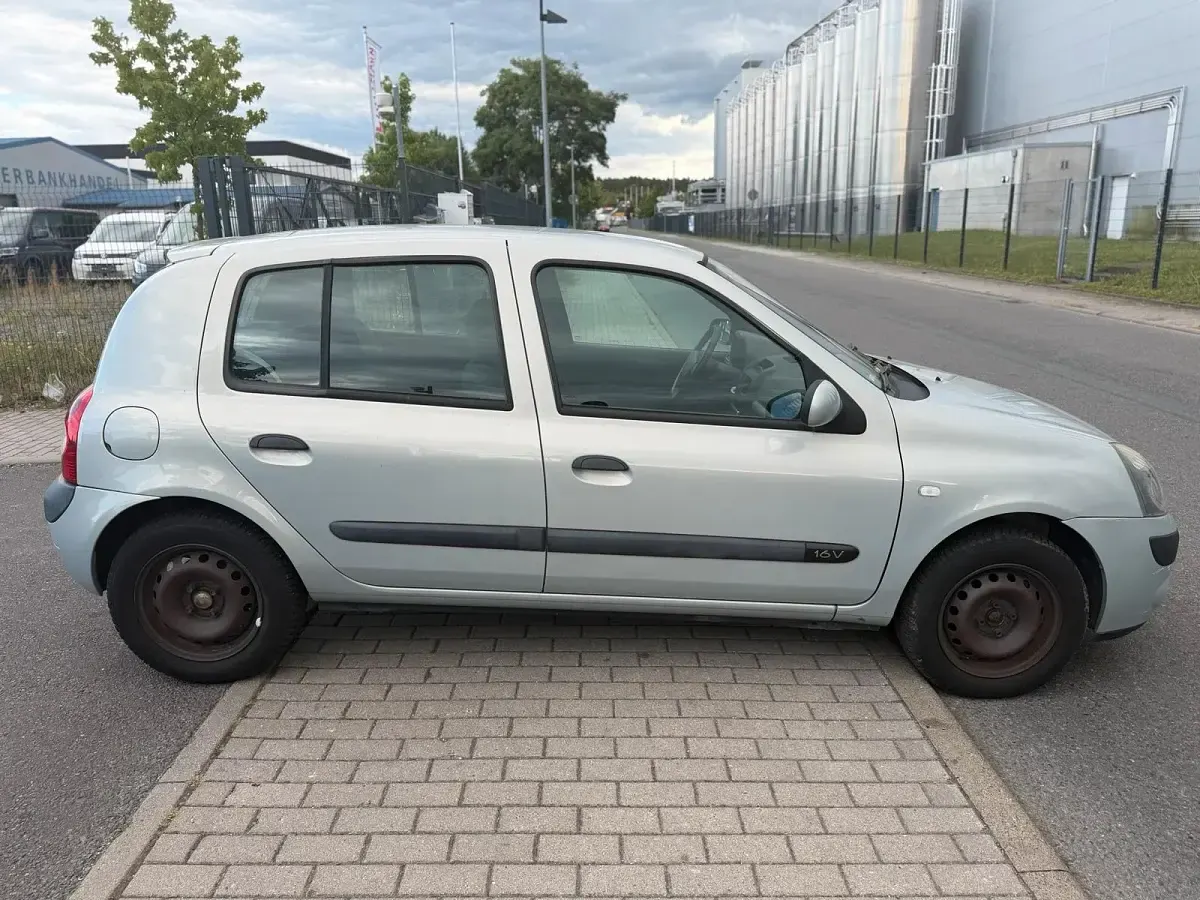 Gebraucht Renault Clio 75 PS (55 kW) 2005 Silber Kleinwagen