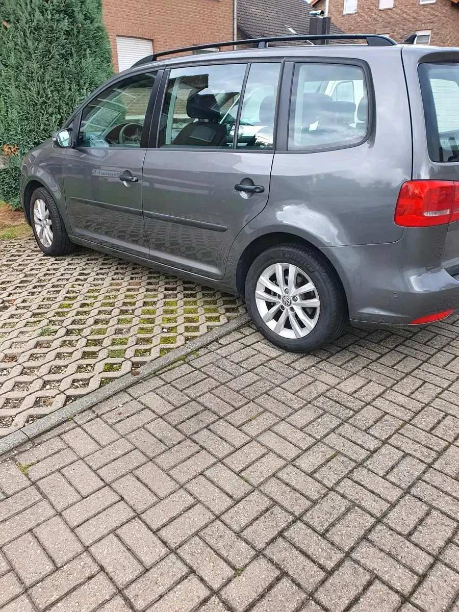 Używany VW Touran 105 KM (77 kW) 2012 Szary Minivan