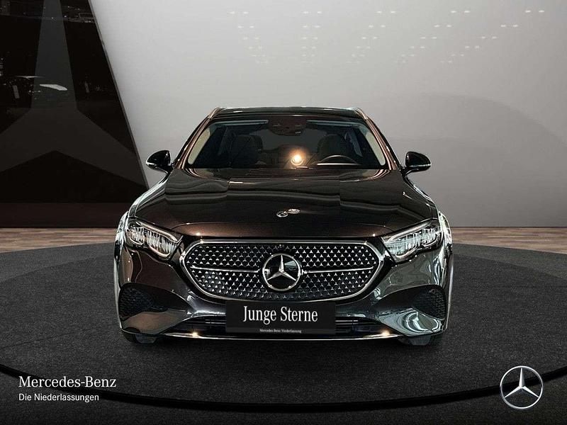 Second-hand Mercedes E300 Avantgarde 197 CP (144 kW) 2025 Gri Berlinǎ