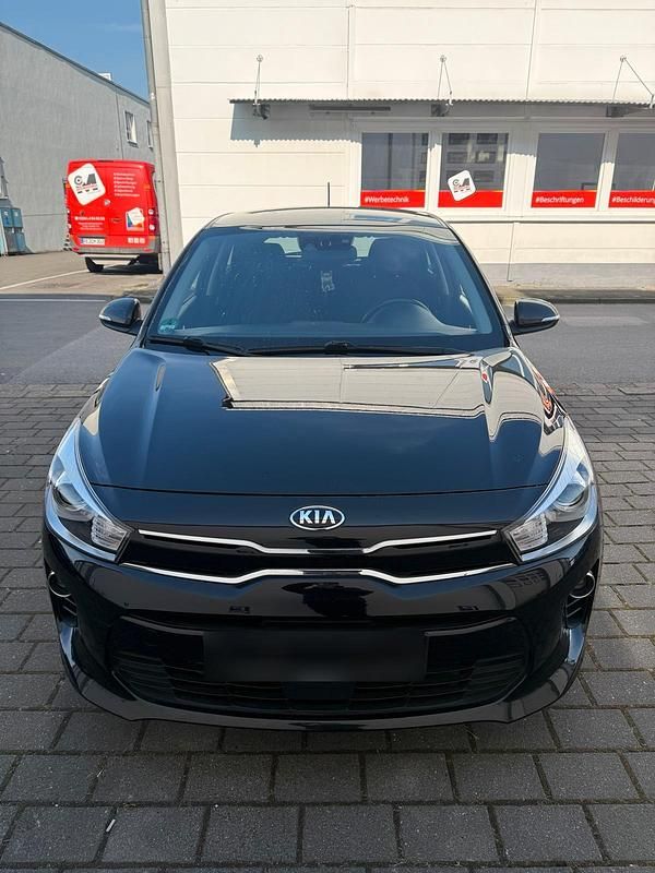 Gebraucht Kia Rio 84 PS (61 kW) 2017 Schwarz Kleinwagen
