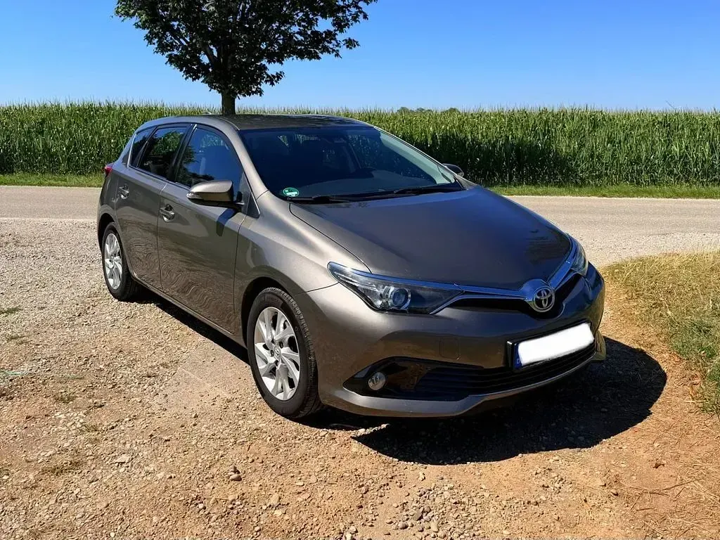 Gebraucht Toyota Auris Active 132 PS (97 kW) 2017 Grau Limousine