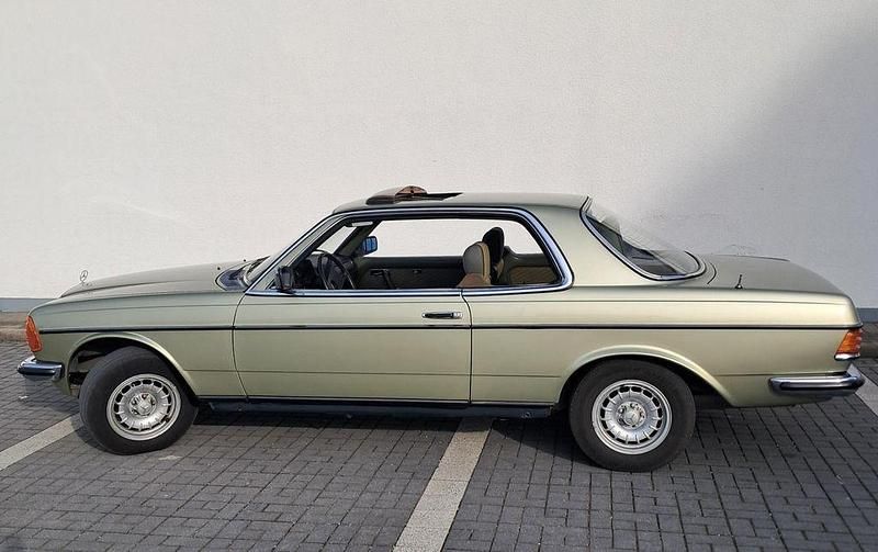 Gebraucht Mercedes 230 136 PS (100 kW) 1982 Grün Coupé