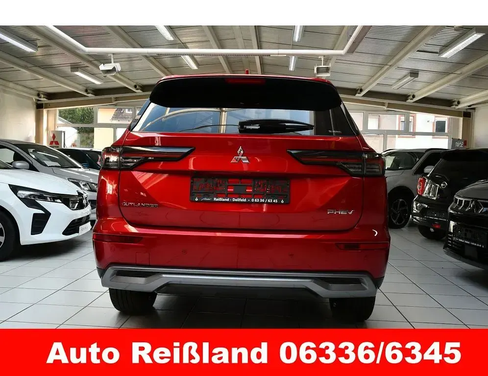 Neu Mitsubishi Outlander P-HEV Edition 306 PS (225 kW) 2025 Rot SUV