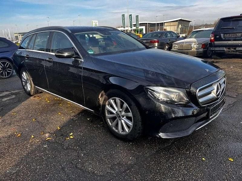 Gebraucht Mercedes E220 194 PS (142 kW) 2017 Obsidianschwarz  metalliclack Kombi