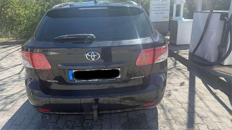 Gebraucht Toyota Avensis 132 PS (97 kW) 2011 Schwarz Kombi