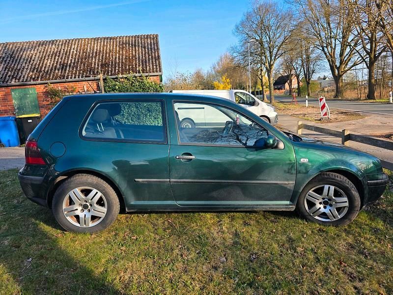 Gebraucht VW Golf IV 74 PS (54 kW) 2002 Grün Kleinwagen