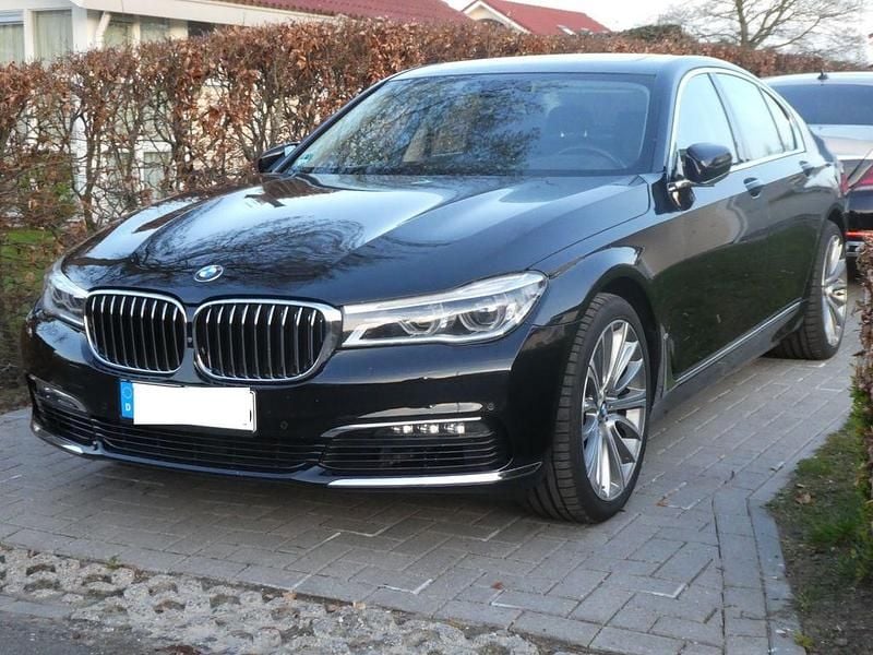 Schwarz Gebraucht 2016 BMW 730 Limousine | 29.990 € (Guter Preis) - Bild 1/4