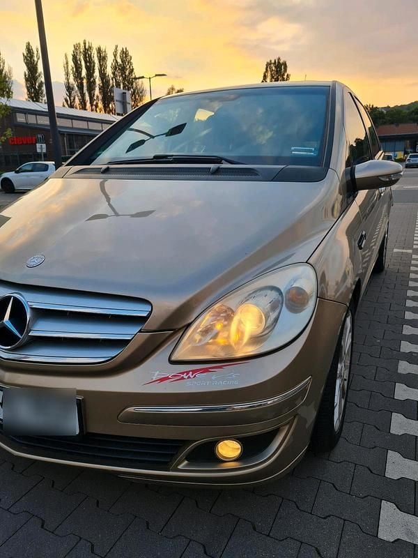 Gold Gebraucht 2007 Mercedes B200 Van / Kleinbus | 1.135 € (Guter Preis) - Bild 1/4