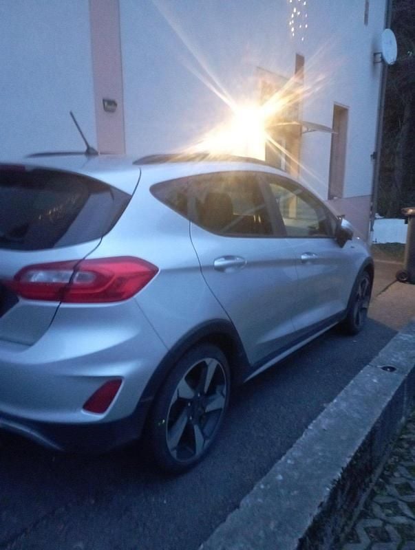 Grau Gebraucht 2019 Ford Fiesta Active Limousine | 8.000 € (Superpreis) - Bild 1/4