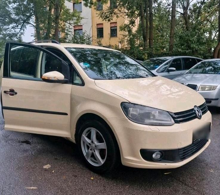 Gelb Gebraucht 2013 VW Touran Van / Kleinbus | 2.850 € (Superpreis) - Bild 1/4