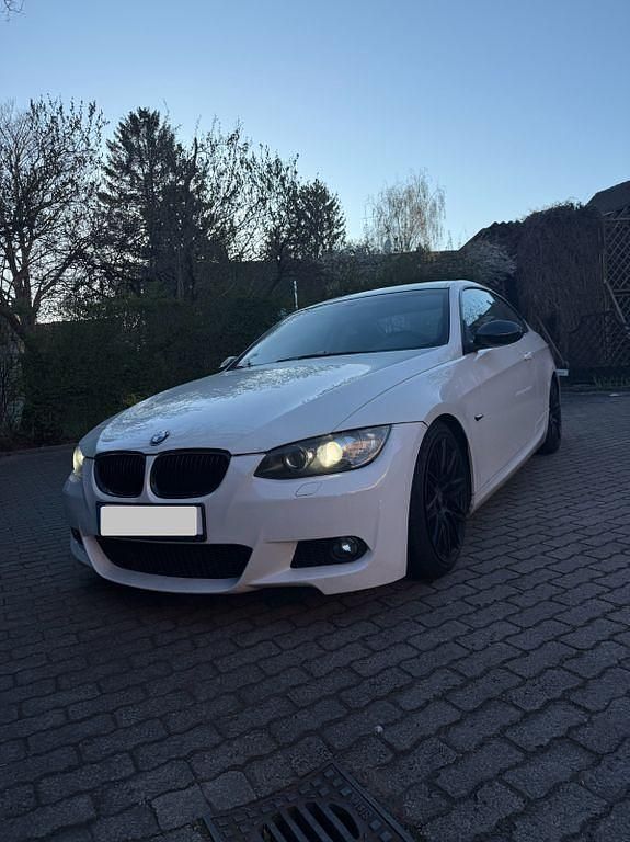 Weiß Gebraucht 2009 BMW 325 Performance Coupé | 9.000 € (Guter Preis) - Bild 1/4