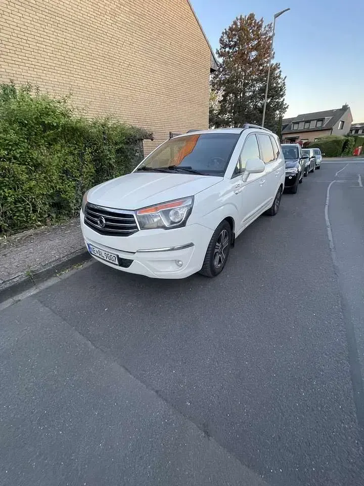 Gebraucht SsangYong Rodius Sapphire 155 PS (114 kW) 2015 Van / Kleinbus