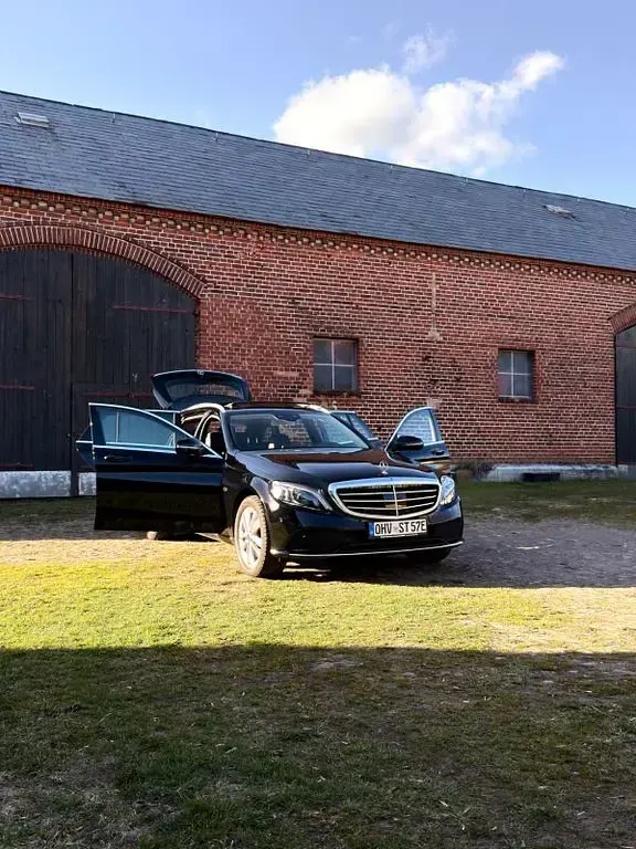Gebraucht Mercedes C300e 320 PS (235 kW) 2020 Schwarz Limousine