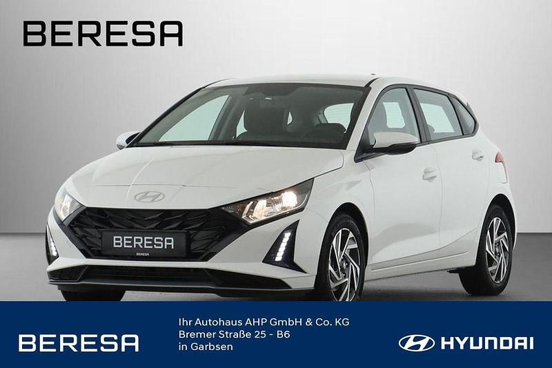 Atlas white / sol Neu 2025 Hyundai i20 Trend Limousine | 20.780 € (Fairer Preis) - Bild 1/4