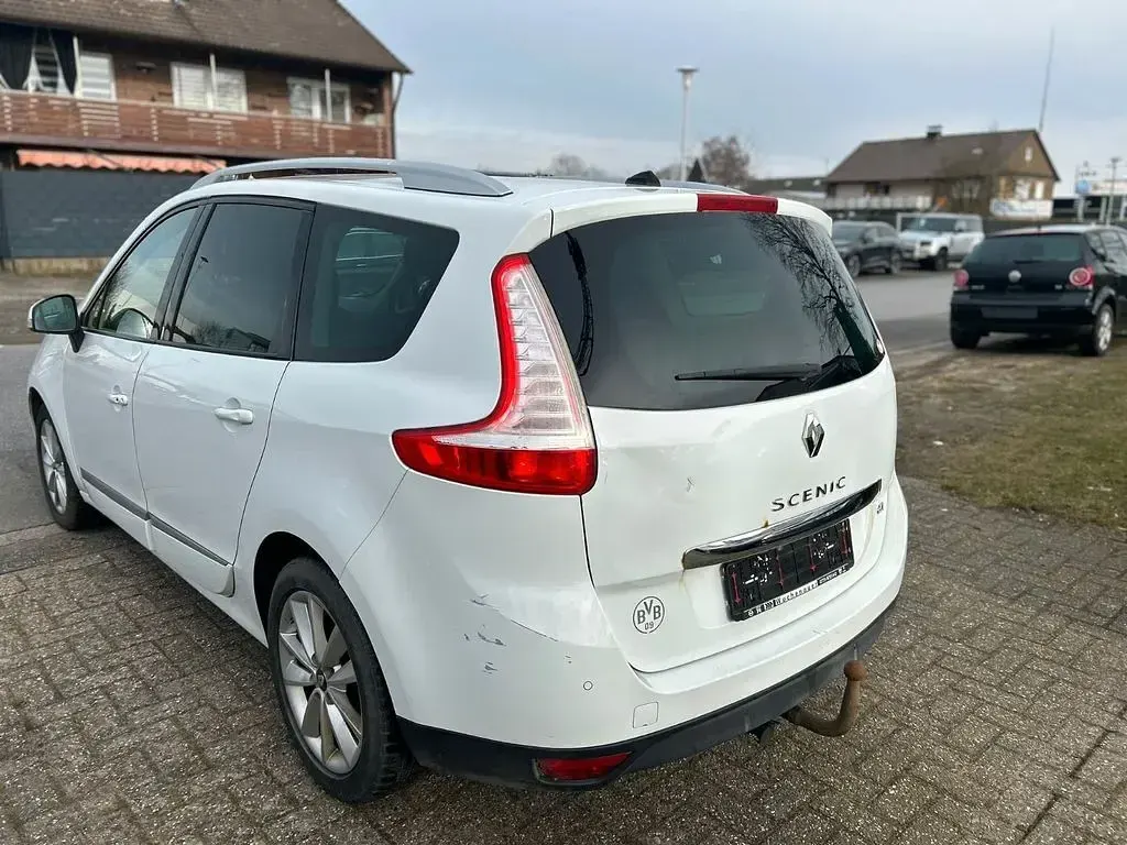 Gebraucht Renault Grand Scénic III Luxe 131 PS (96 kW) 2012 Weiß Van / Kleinbus