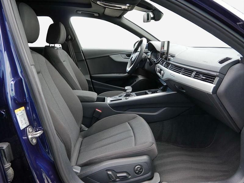 Second-hand Audi A4 Business 286 CP (210 kW) 2022 Albastru Break
