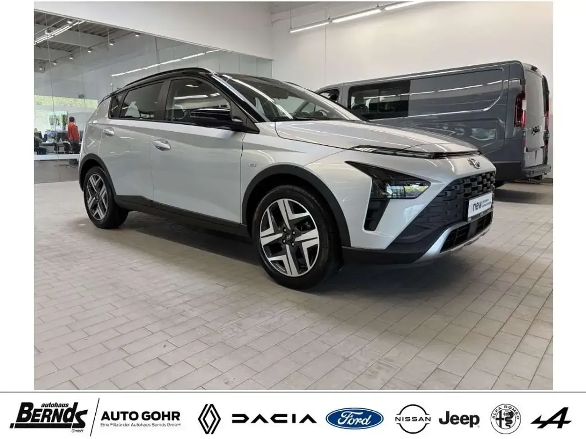 Gebraucht Hyundai Bayon Intro Edition 101 PS (74 kW) 2021 Sleek silver/ phantom black SUV
