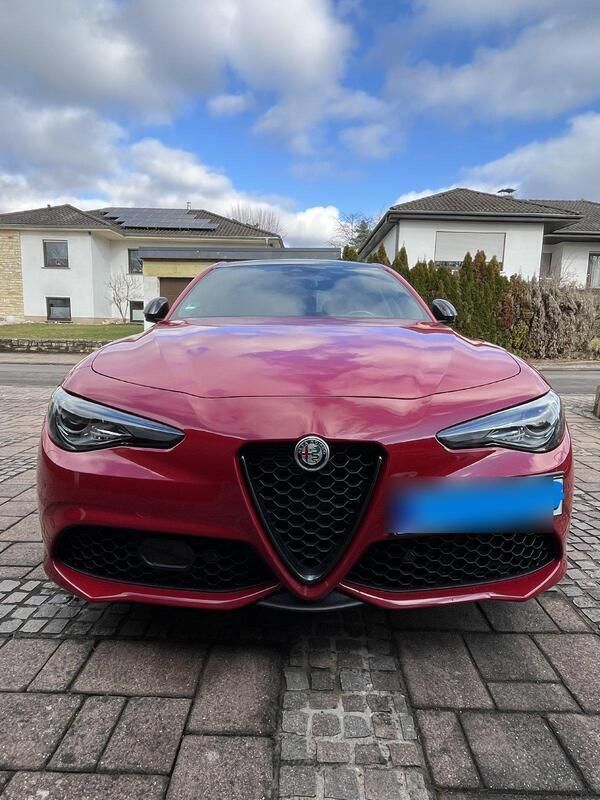 Rot Gebraucht 2021 Alfa Romeo Giulia Veloce Limousine | 33.333 € (Etwas zu teuer) - Bild 1/4