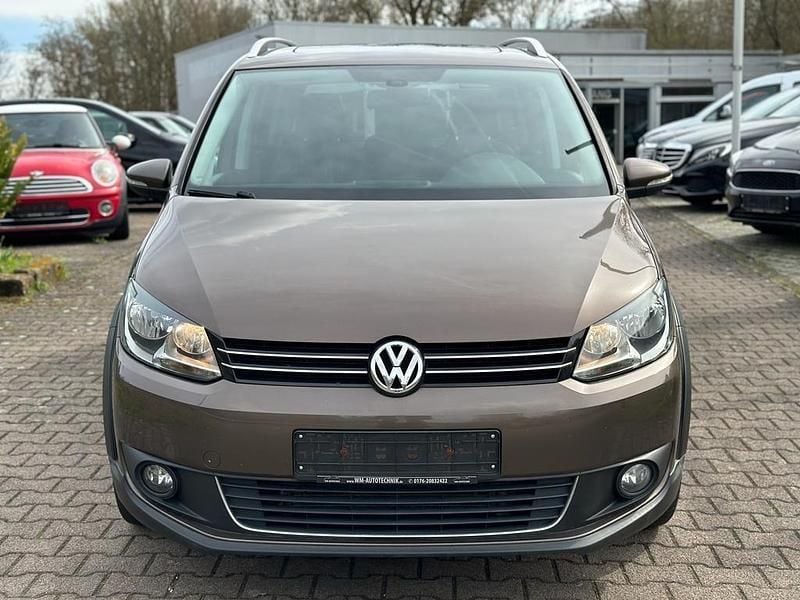 Gebraucht VW Touran Cross 105 PS (77 kW) 2012 Braun Van / Kleinbus