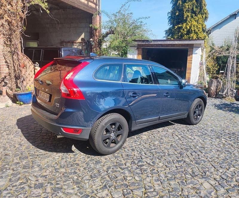 Usado Volvo XC60 Pro 163 HP (119 kW) 2013 Azul SUV