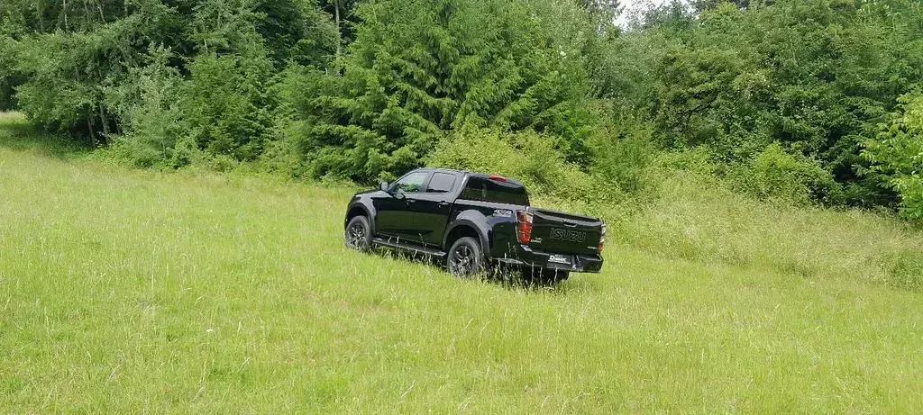 Neu Isuzu D-Max 163 PS (119 kW) 2026 Schwarz Pickup