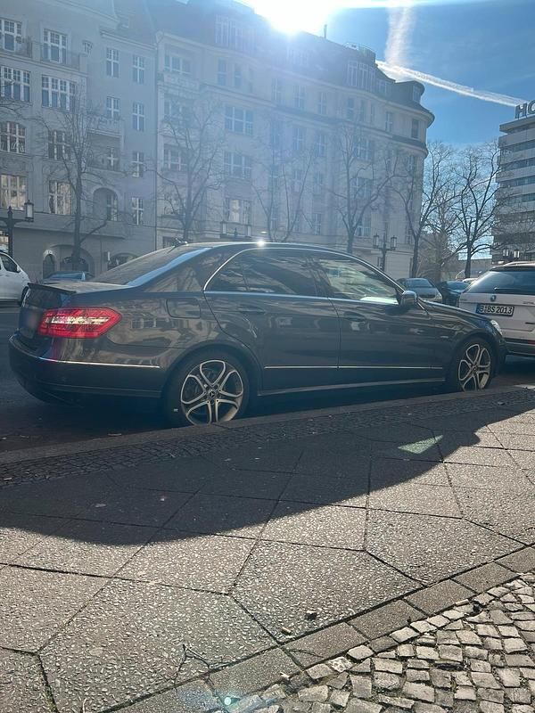 Gebraucht Mercedes E200 184 PS (135 kW) 2009 Braun Limousine