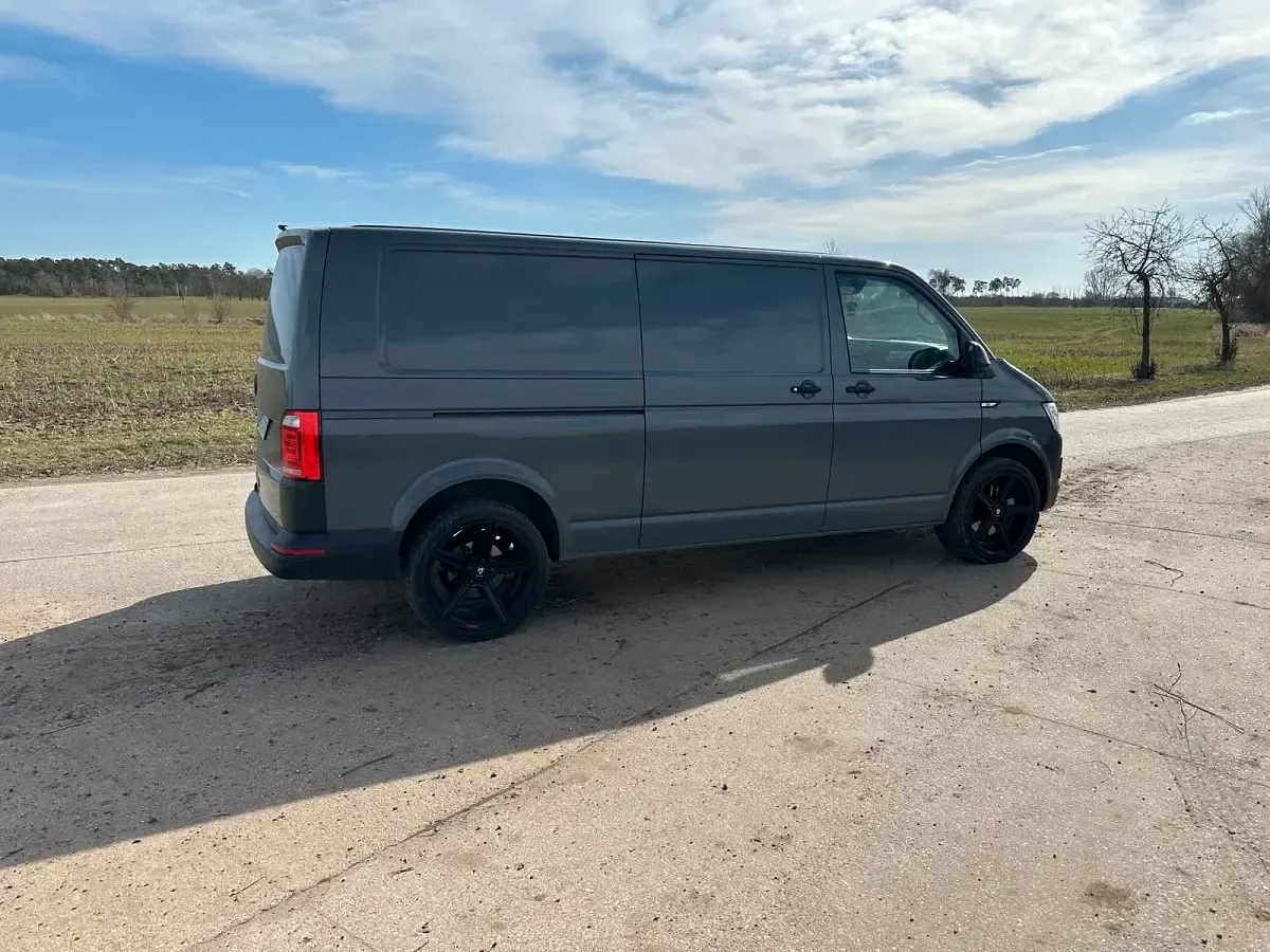 Gebraucht VW T6 140 PS (102 kW) 2016 Grau Van