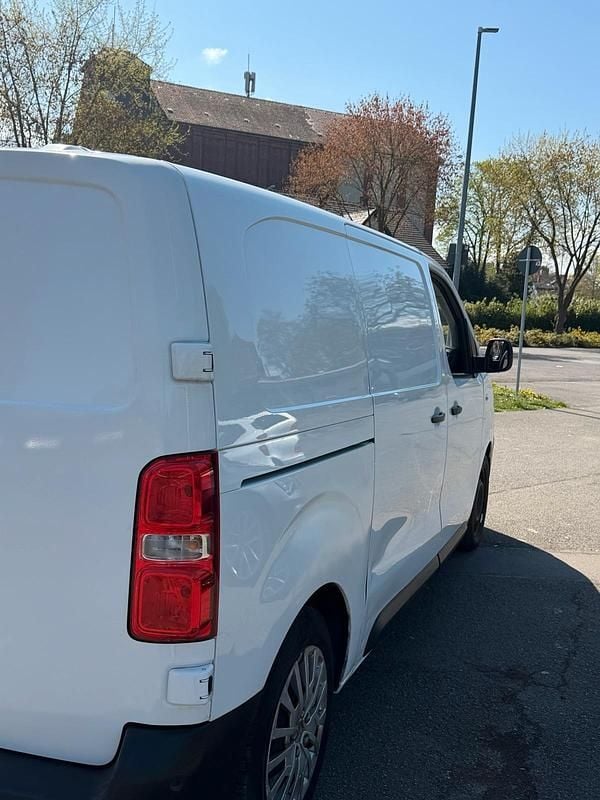 Gebraucht Opel Vivaro 143 PS (105 kW) 2020 Weiß Van / Kleinbus