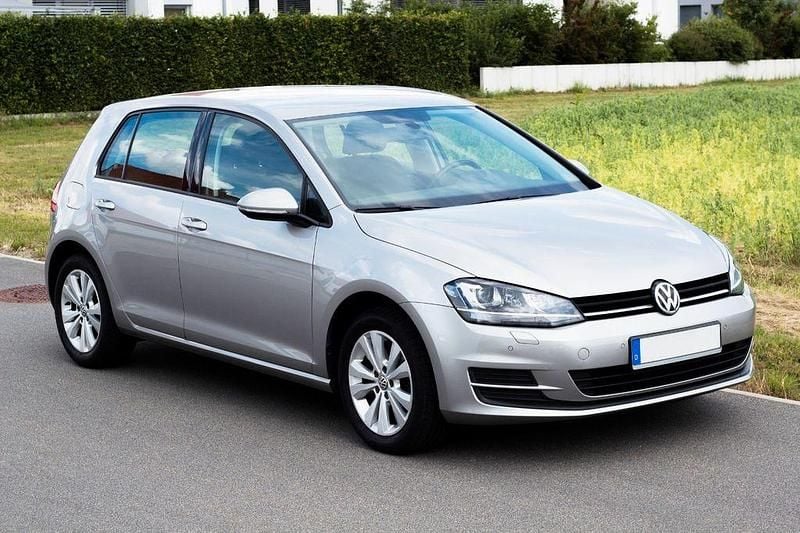 Grau Gebraucht 2015 VW Golf VII Limousine | 9.590 € (Guter Preis) - Bild 1/4
