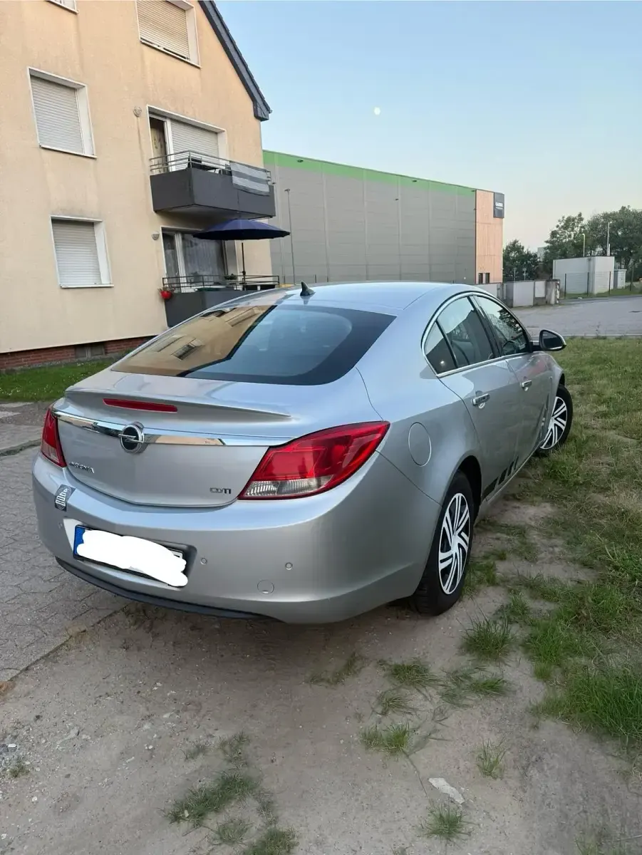 Gebraucht Opel Insignia 160 PS (117 kW) 2011 Silber Limousine