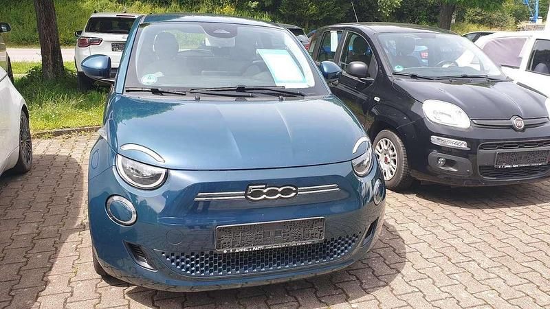 Colore esterno (ozean grün)metallic Gebraucht 2022 Fiat 500e Icon Kleinwagen | 19.990 € (Fairer Preis) - Bild 1/4