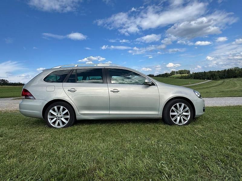 Silber Gebraucht 2011 VW Golf VI Highline Kombi | 2.800 € (Superpreis) - Bild 1/4