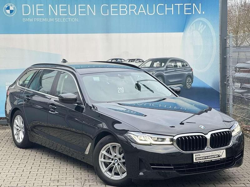 Gebraucht BMW 540 Sport Line 333 PS (244 kW) 2023 Black sapphire Kombi