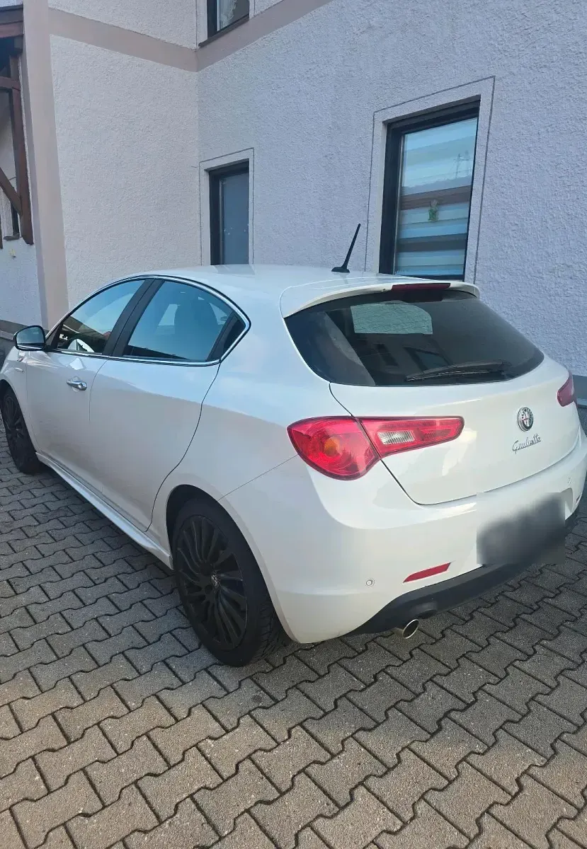 Gebraucht Alfa Romeo Giulietta 170 PS (125 kW) 2013 Weiß Kleinwagen