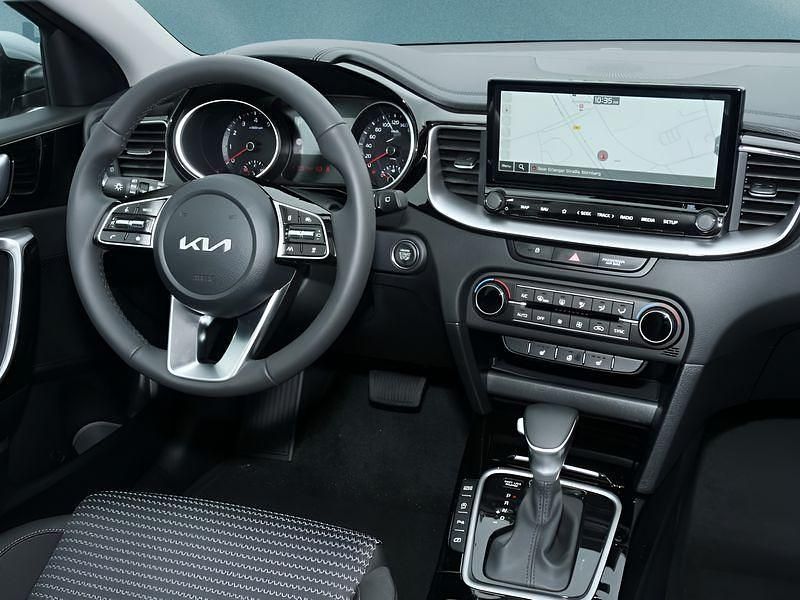 Neu Kia Ceed 140 PS (102 kW) 2025 Silber Kleinwagen