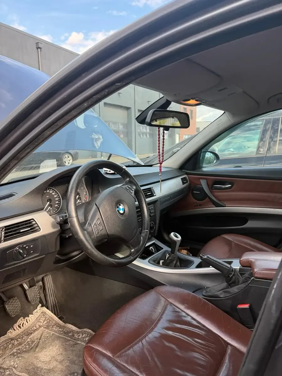 Gebraucht BMW 320 150 PS (110 kW) 2005 Grau Limousine