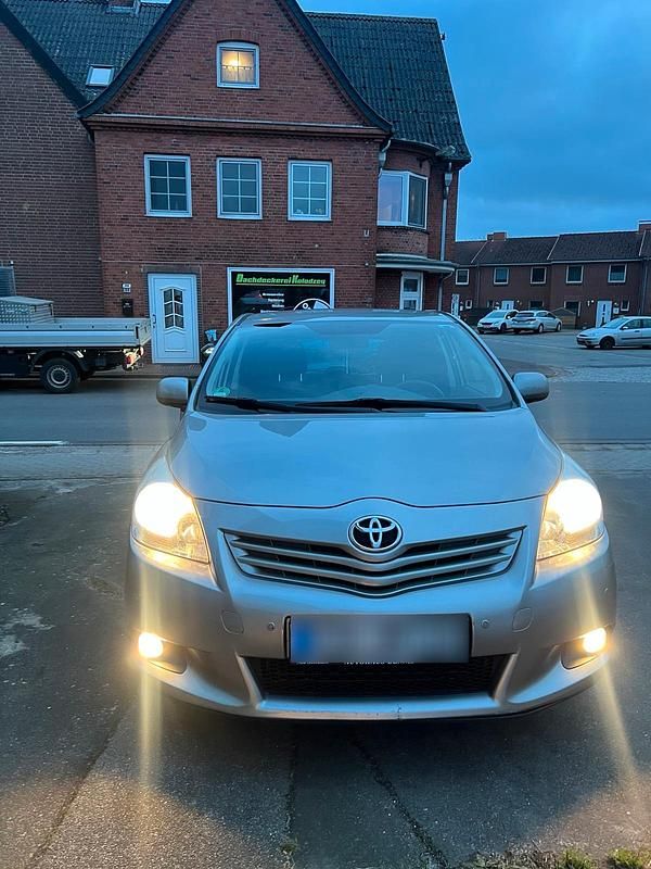 Gebraucht Toyota Verso 150 PS (110 kW) 2012 Grau Van / Kleinbus