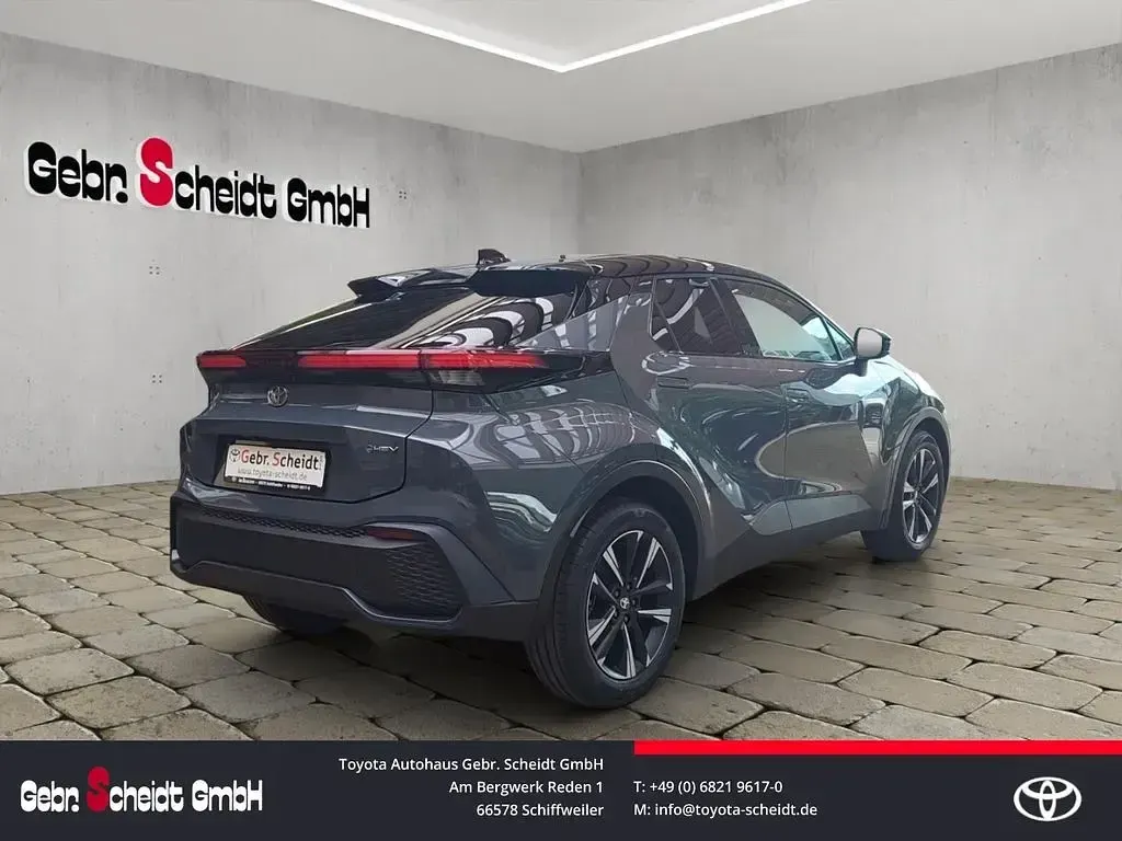 Neu Toyota C-HR 140 PS (102 kW) 2026 Grau SUV