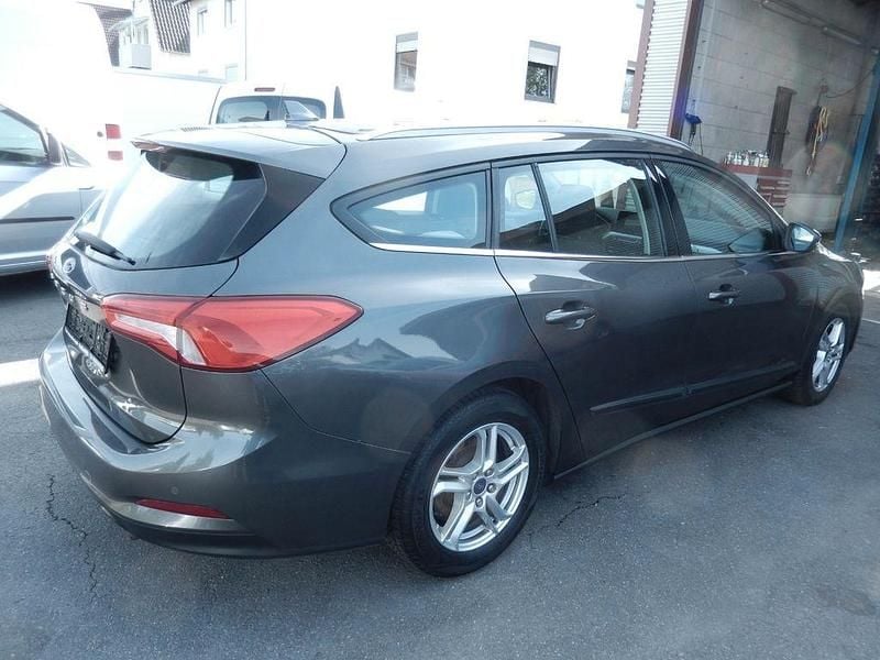 Gebraucht Ford Focus Cool & Connect 120 PS (88 kW) 2020 Grau Limousine