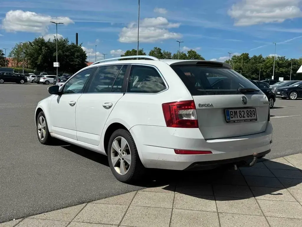 Gebraucht Skoda Octavia Elegance 105 PS (77 kW) 2014 Weiß Kombi