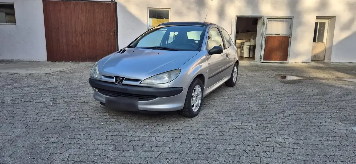 Gebraucht Peugeot 206 90 PS (66 kW) 2001 Silber Kleinwagen