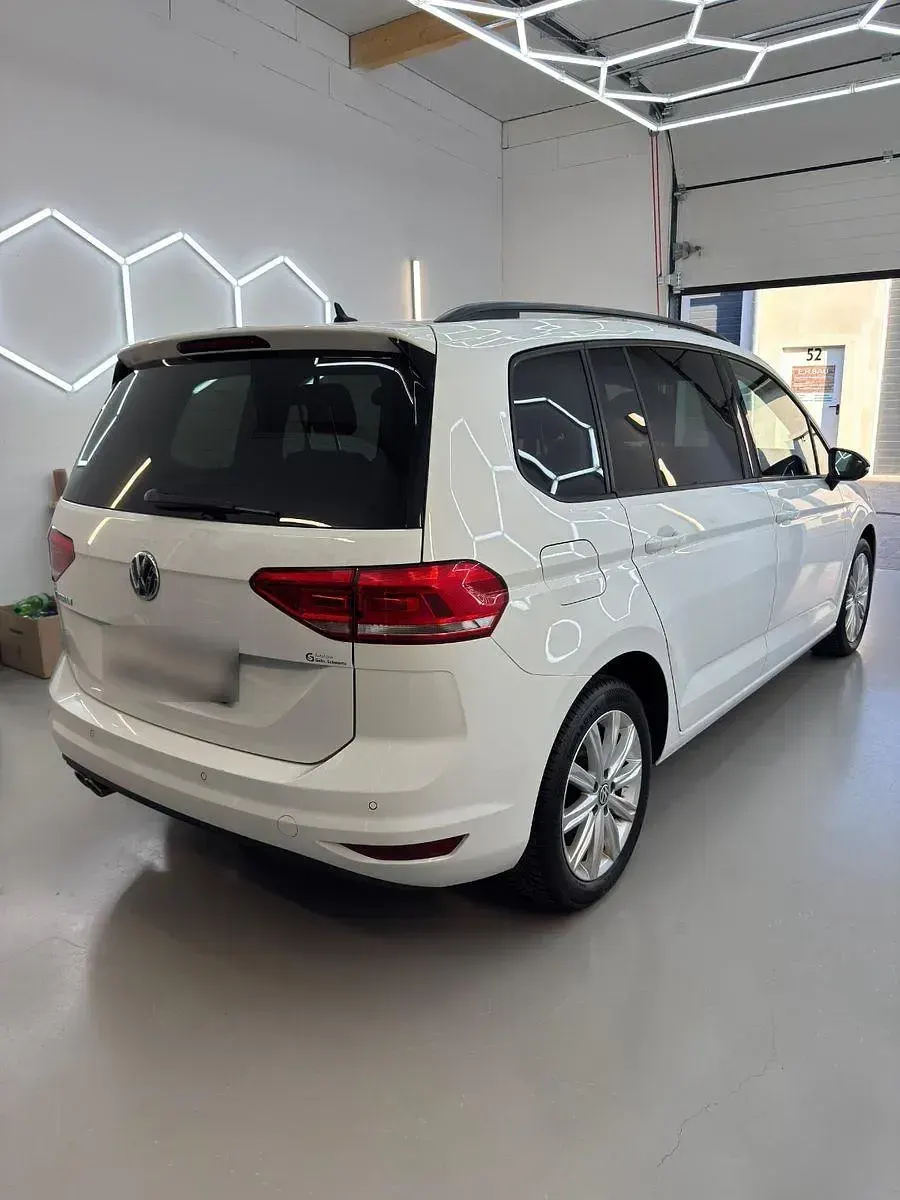 Gebraucht VW Touran Highline 150 PS (110 kW) 2019 Weiß Van / Kleinbus