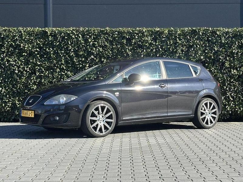 Gebraucht Seat Leon 105 PS (77 kW) 2010 Schwarz Kleinwagen