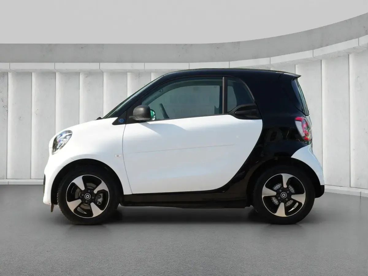 Gebraucht Smart ForTwo Coupé 60 kW (82 PS) 2024 Weiß Kleinwagen