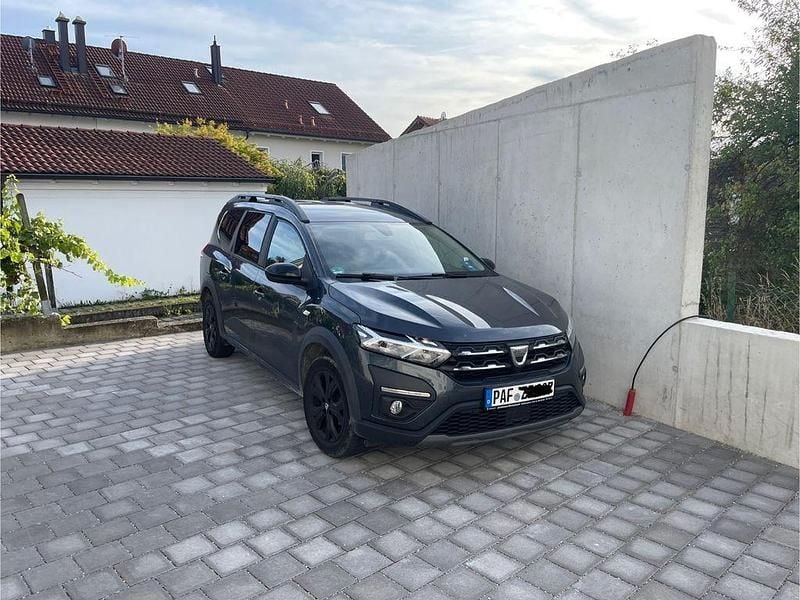 Schwarz Gebraucht 2022 Dacia Jogger Essentiel Van / Kleinbus | 13.500 € (Guter Preis) - Bild 1/4