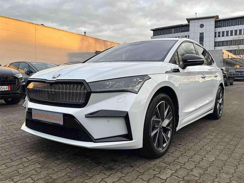 Weiß Gebraucht 2024 Skoda Enyaq iV SportLine SUV | 40.357 € (Etwas zu teuer) - Bild 1/3