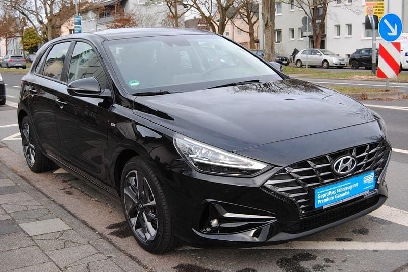 Gebraucht Hyundai i30 Trend 160 PS (117 kW) 2023 Schwarz Limousine