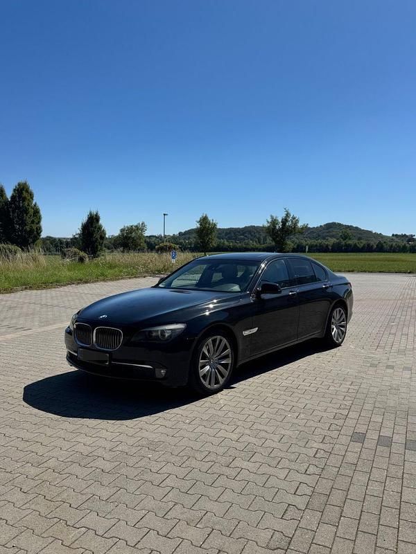 Schwarz Gebraucht 2011 BMW 730 Limousine | 12.900 € (Fairer Preis) - Bild 1/4