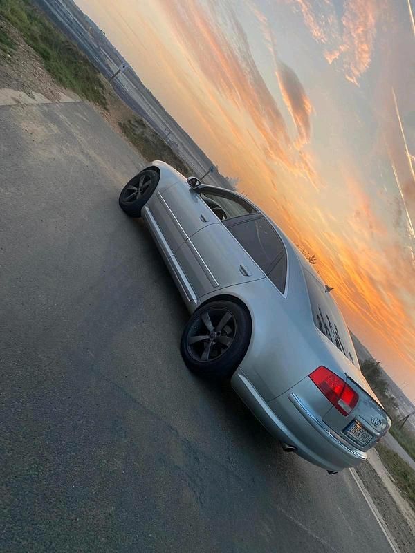 Silber Gebraucht 2003 Audi A8 Limousine | 7.400 € (Etwas zu teuer) - Bild 1/4