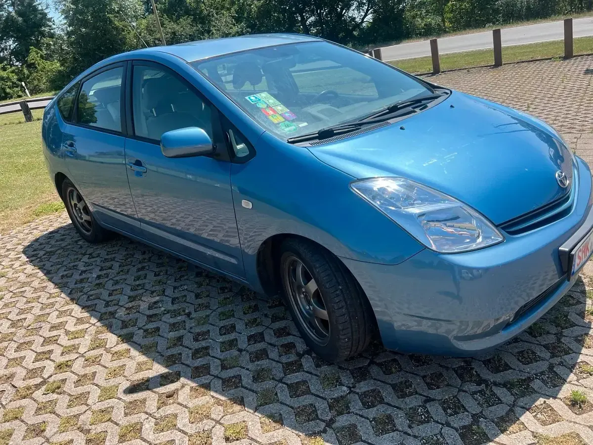 Gebraucht Toyota Prius 77 PS (56 kW) 2005 Violet Kleinwagen